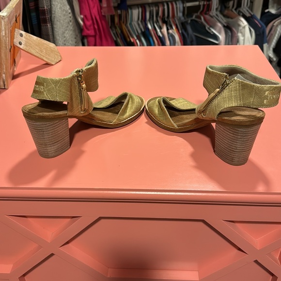 Tom’s shoes - Picture 7 of 7